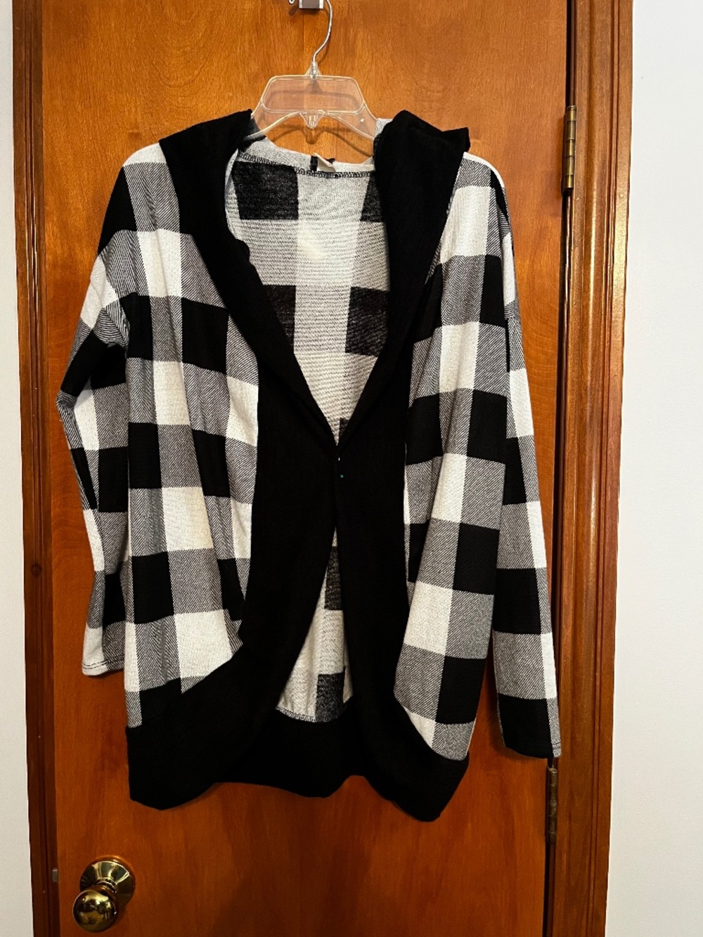 Black/white shrug